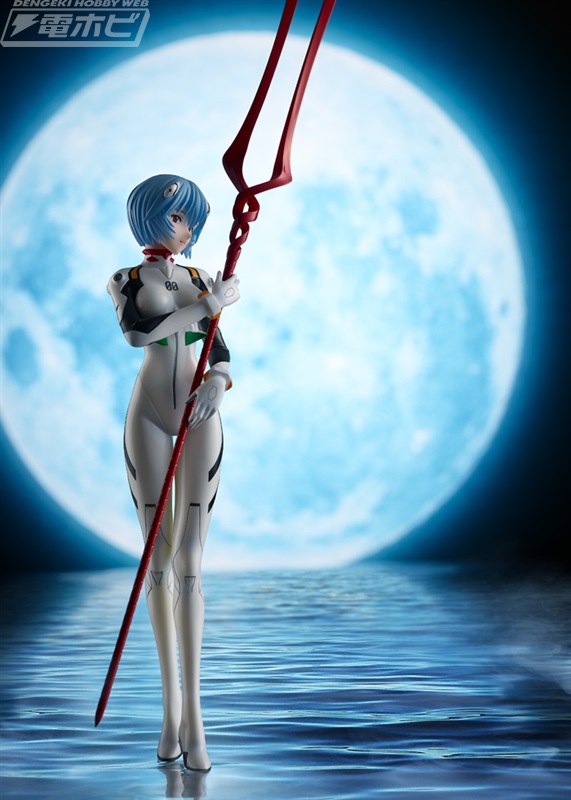 ヱヴァンゲリヲン新劇場版』ロンギヌスの槍を抱いた綾波レイが