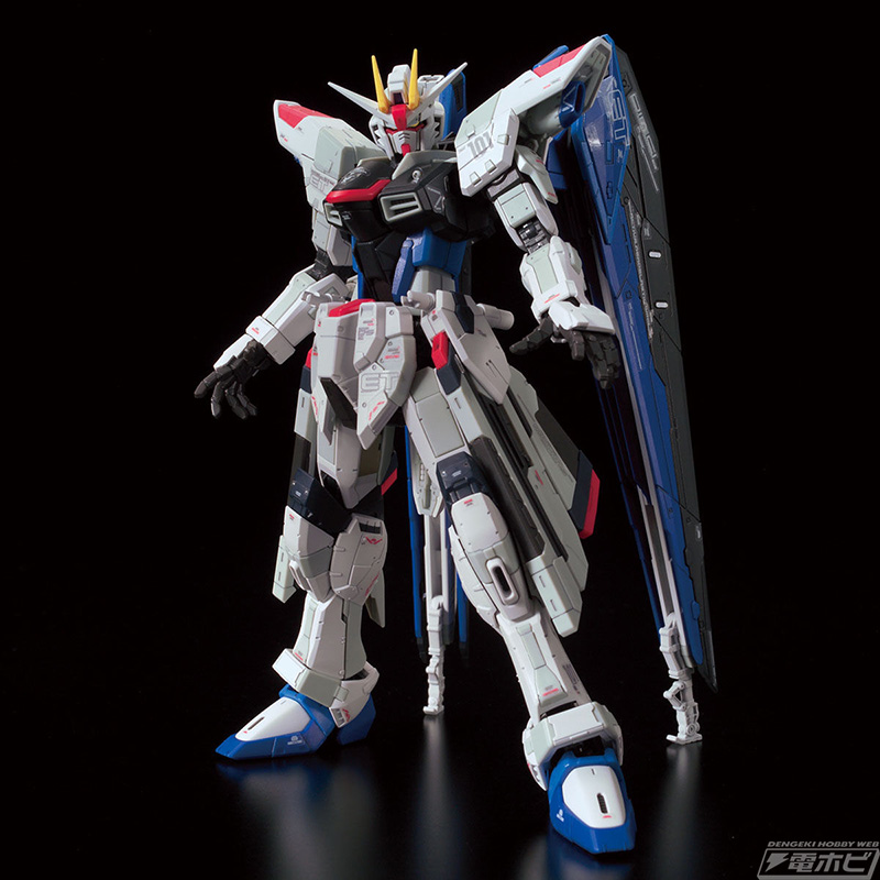 上海に降臨した実物大フリーダムガンダム立像のRGガンプラが抽選販売