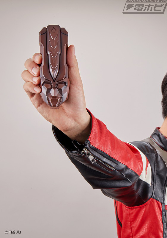 ウルトラマンダイナ』25周年を記念して「リーフラッシャー 25th