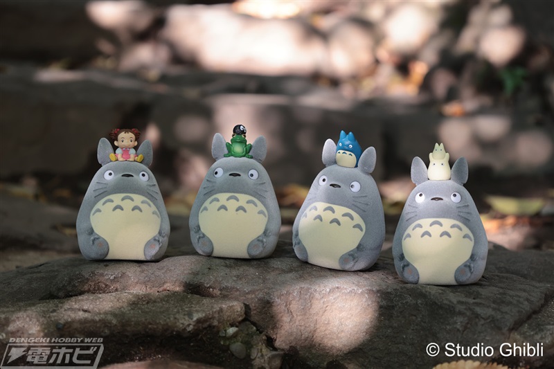 となりのトトロ』大トトロ型カプセルの頭にメイちゃんたちが乗った姿が