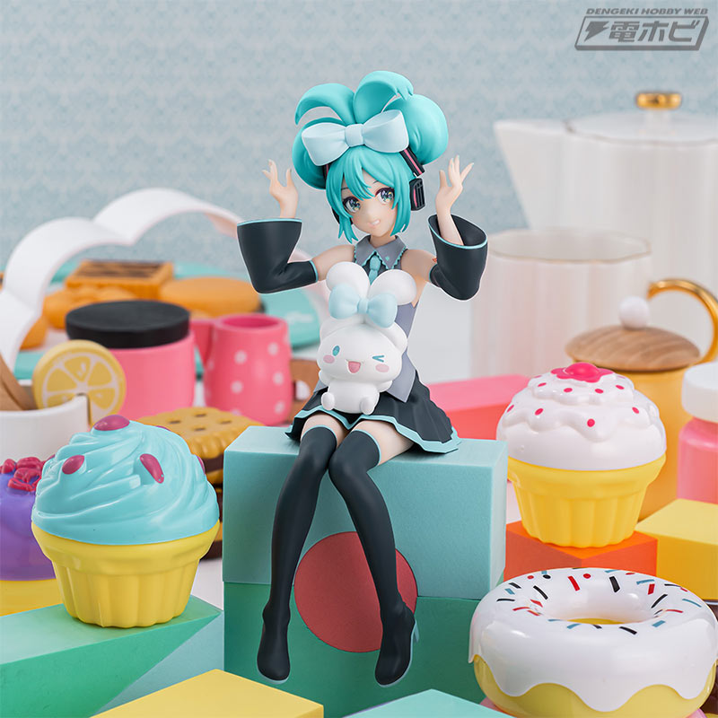 人気のコラボ企画からついに立体化！「シナモロール」を膝に乗せた