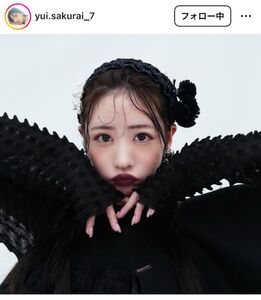 FRUITS ZIPPER・櫻井優衣、雰囲気ガラリな真っ黒衣装に