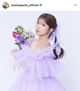 矢口真里、「結婚式！？」紫のドレスを身にまとい見返り美人ショットを