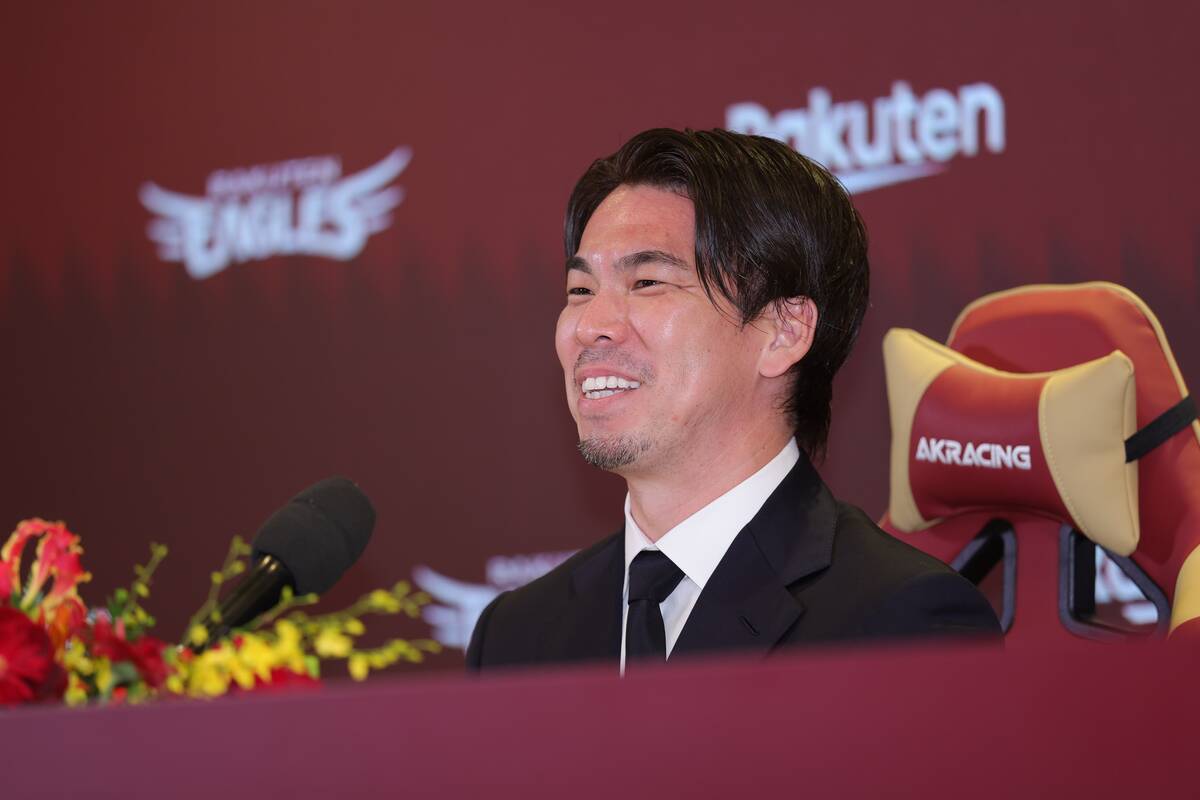 楽天】マエケン画伯がサプライズで報道陣70人にTシャツ配布