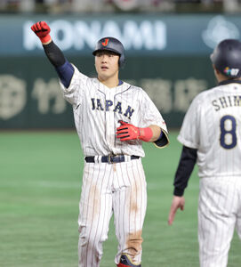 侍ジャパン】岡本和真、WBC初適時打でガッツポーズ 5回の初安打に