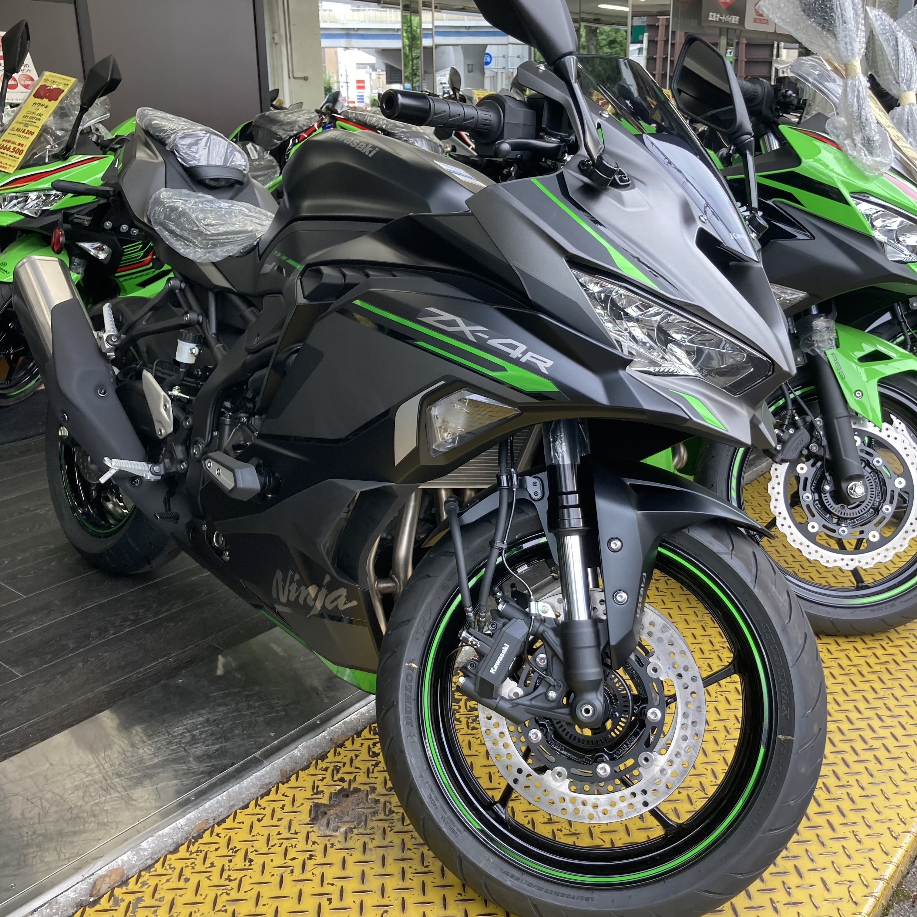 カワサキ》ZX-4Rシリーズ入荷！ | 広島オートバイ販売