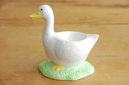 スウェーデンで見つけた陶器のエッグスタンド（アヒル） - 北欧