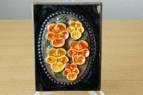 スウェーデン/JIE釜/陶板の壁掛け（小）（オレンジ色のお花） - 北欧