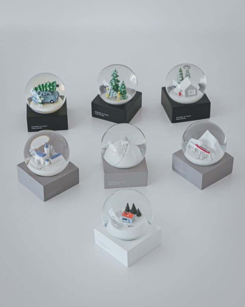 数量限定】スノードーム2025「湖畔の小屋で」 - 北欧、暮らしの道具店