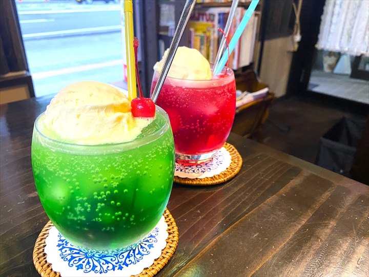 7色の輝きにメロメロ♡札幌市内で楽しめる個性豊かなクリームソーダ7選🌈