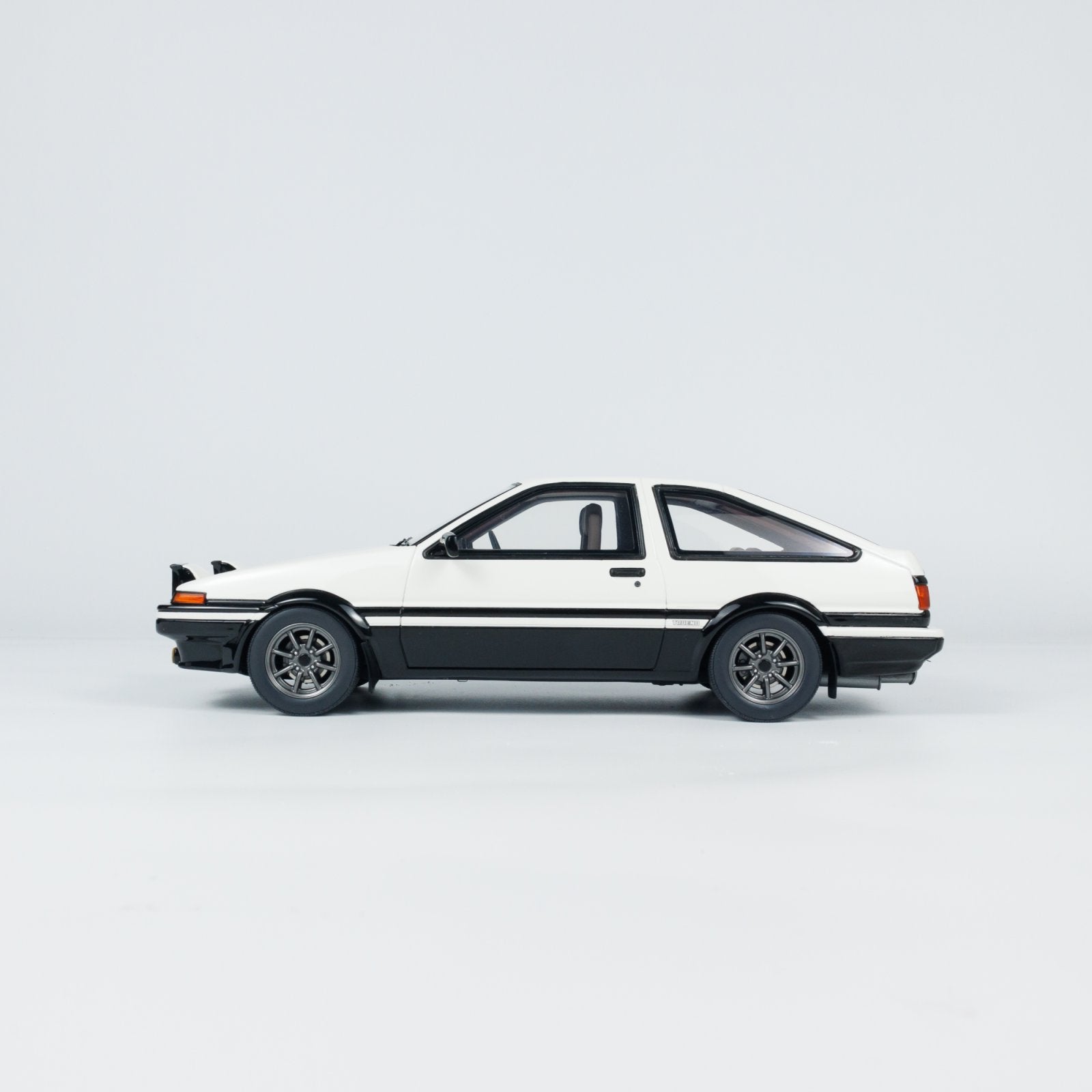 OttO 1:18 TOYOTA SPRINTER TRUENO AE86 WHITE OT444B – Horizon Diecast
