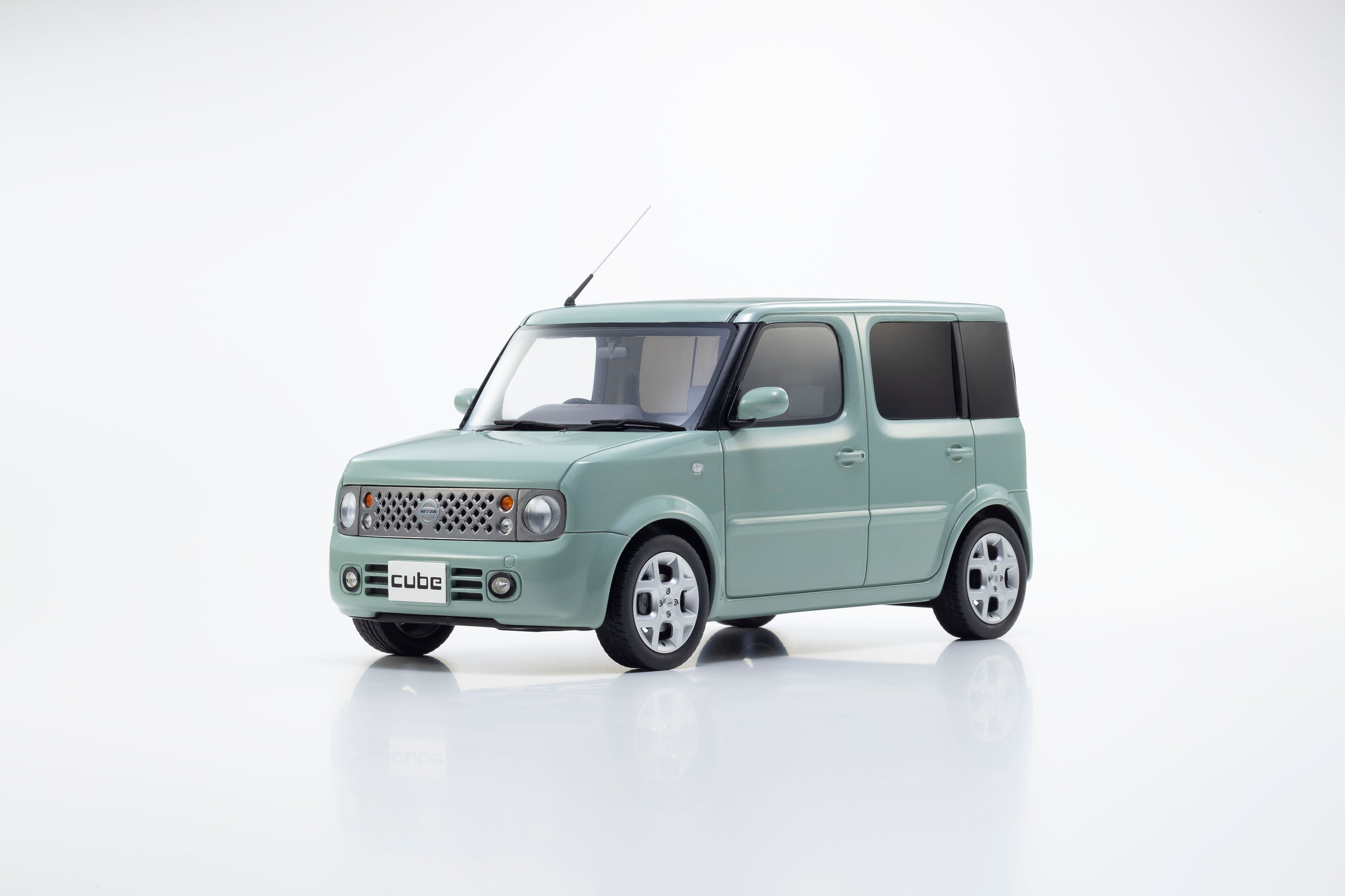 Preorder] Kyosho 1:18 Nissan CUBE (Aqua Mint) – Horizon Diecast