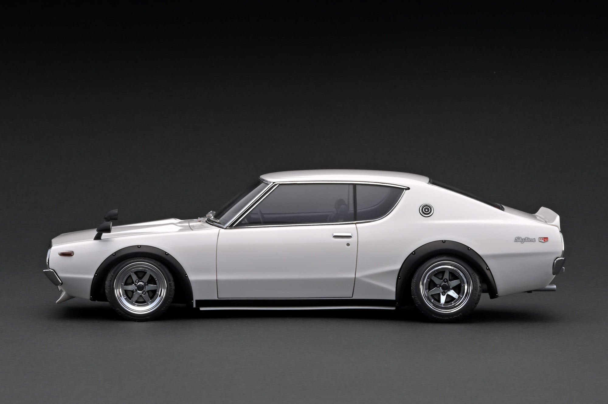 Ignition Model 1:18 NISSAN Skyline 2000 GT-R (KPGC110) White