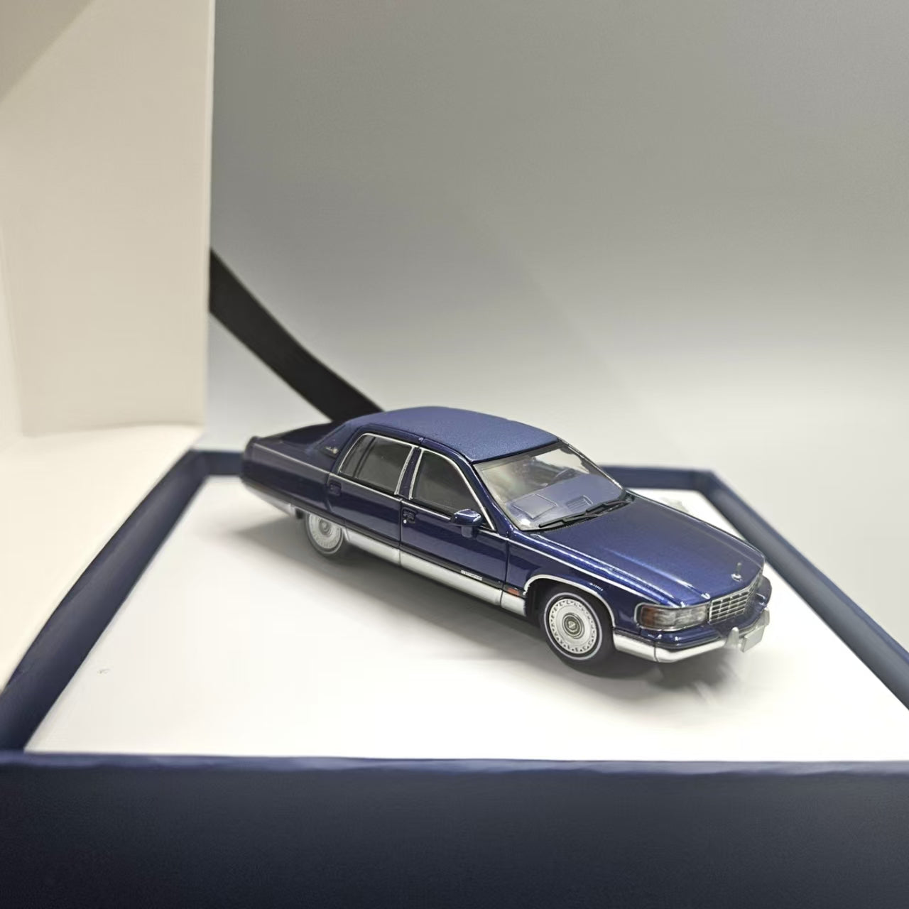 GOC 1:64 Cadillac Fleetwood (2 Colours) – Horizon Diecast