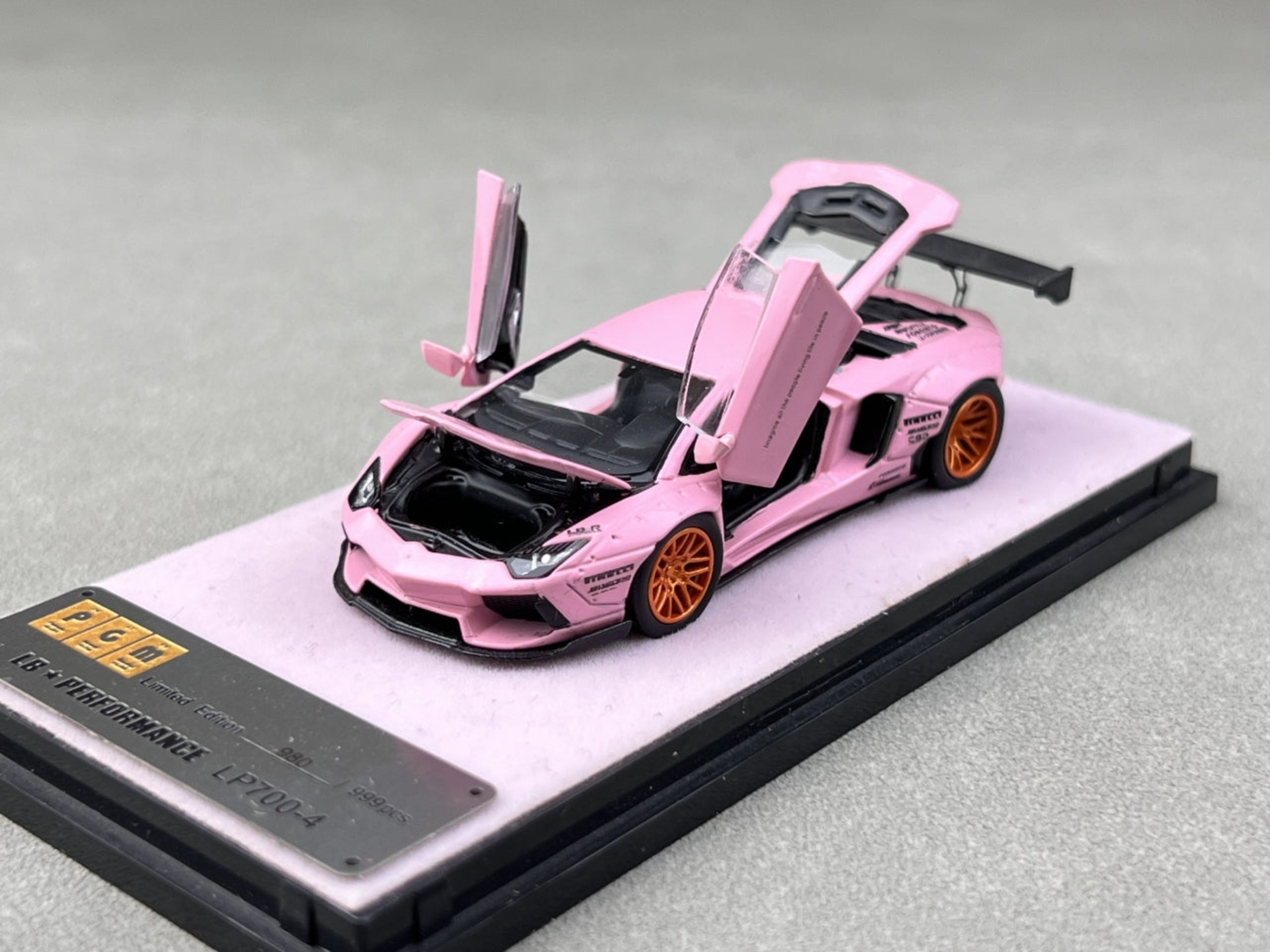PGM 1:64 LBWK Lamborghini Aventador LP700-4 Pink (2 Versions