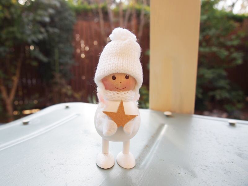 ノルディカニッセ】星を抱えた白い女の子 - 雑貨屋 Horse Tail（ホース