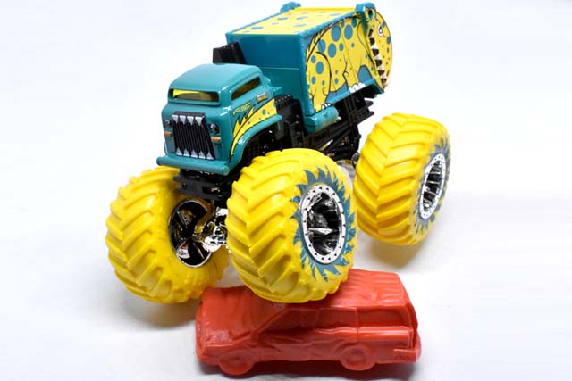 WILL TRASH IT ALLのレビュー！ゴミ収集車のモンスタートラック