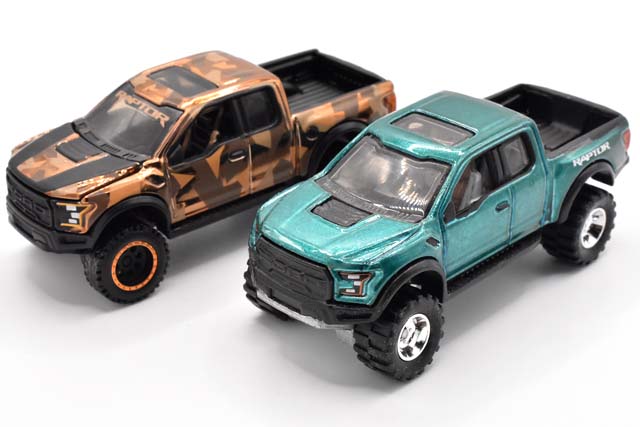HWC版'17 FORD RAPTORとコレクターエディション'17 FORD F-150 RAPTOR