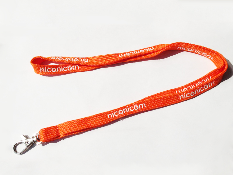 オレンジ色ネックストラップ