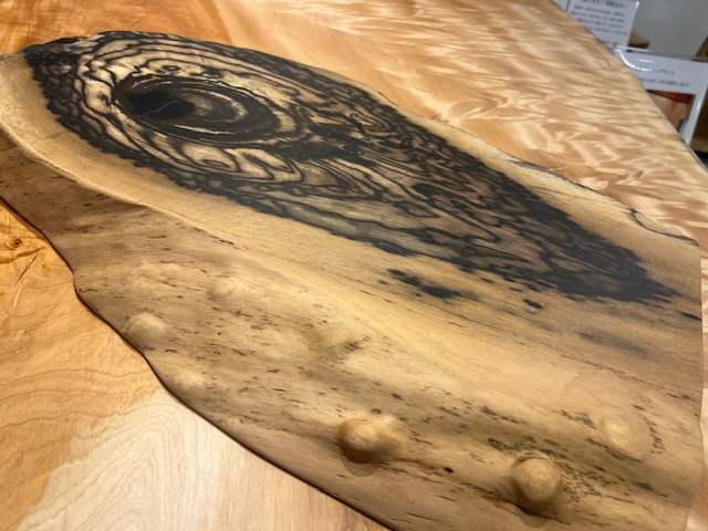 黒柿孔雀杢 大阪へお嫁入 | 一枚板テーブル 家具工房鳳山堂