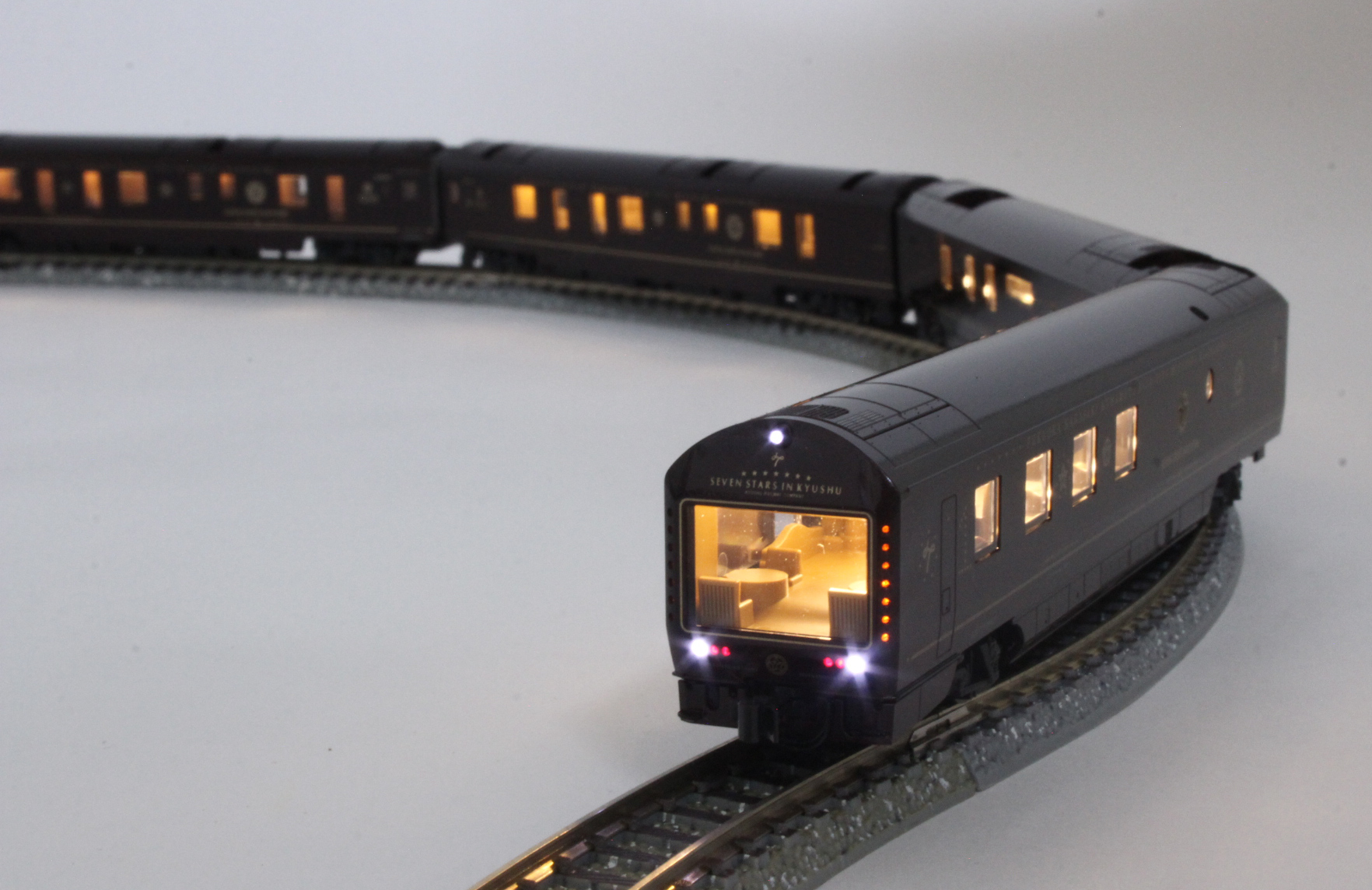 KATO 【室内灯取付済】クルーズトレイン ななつ星 in 九州 8両セット N