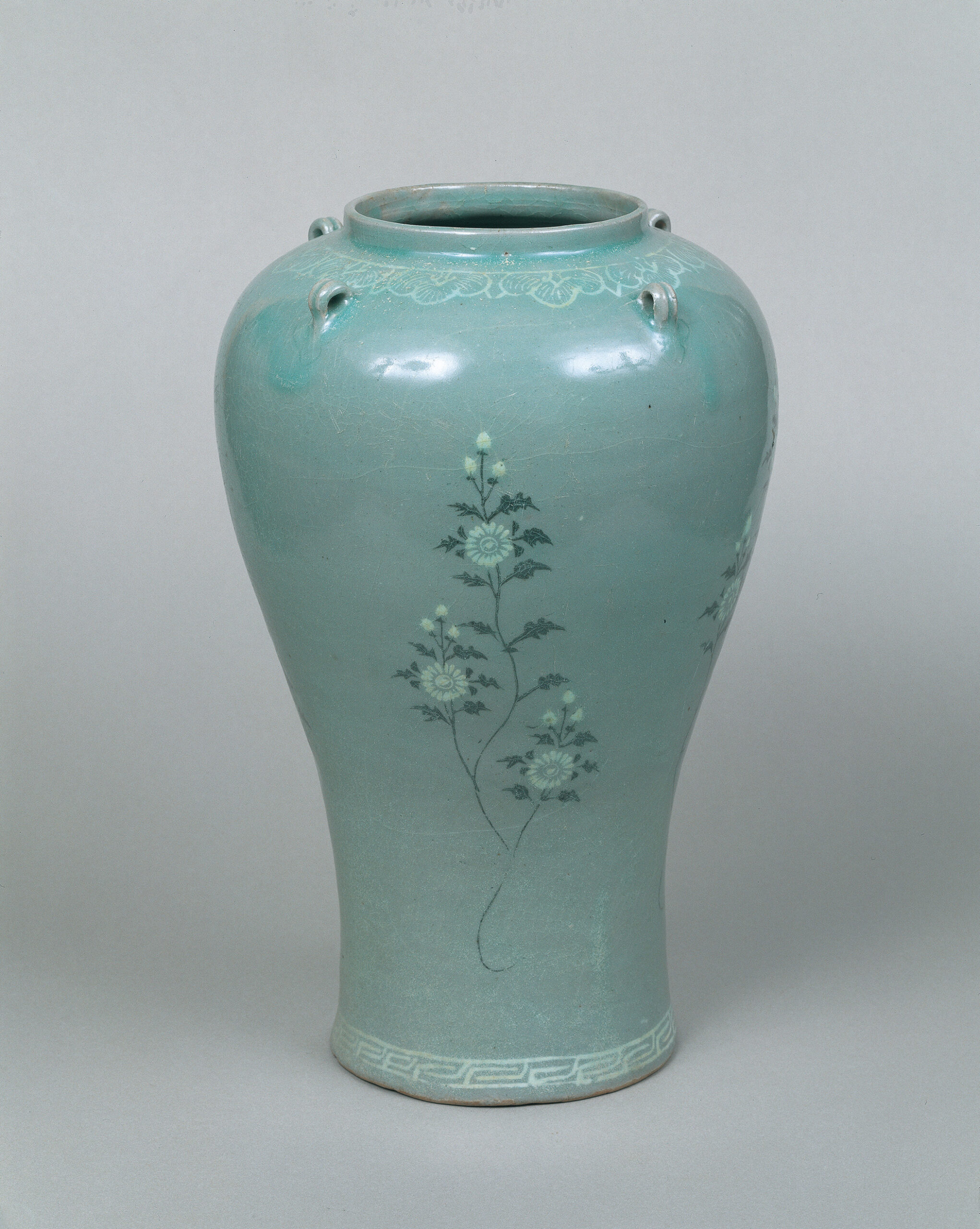 青磁象嵌菊花文四耳壺 ｜ おすすめの一品｜山口県立萩美術館・浦上記念館