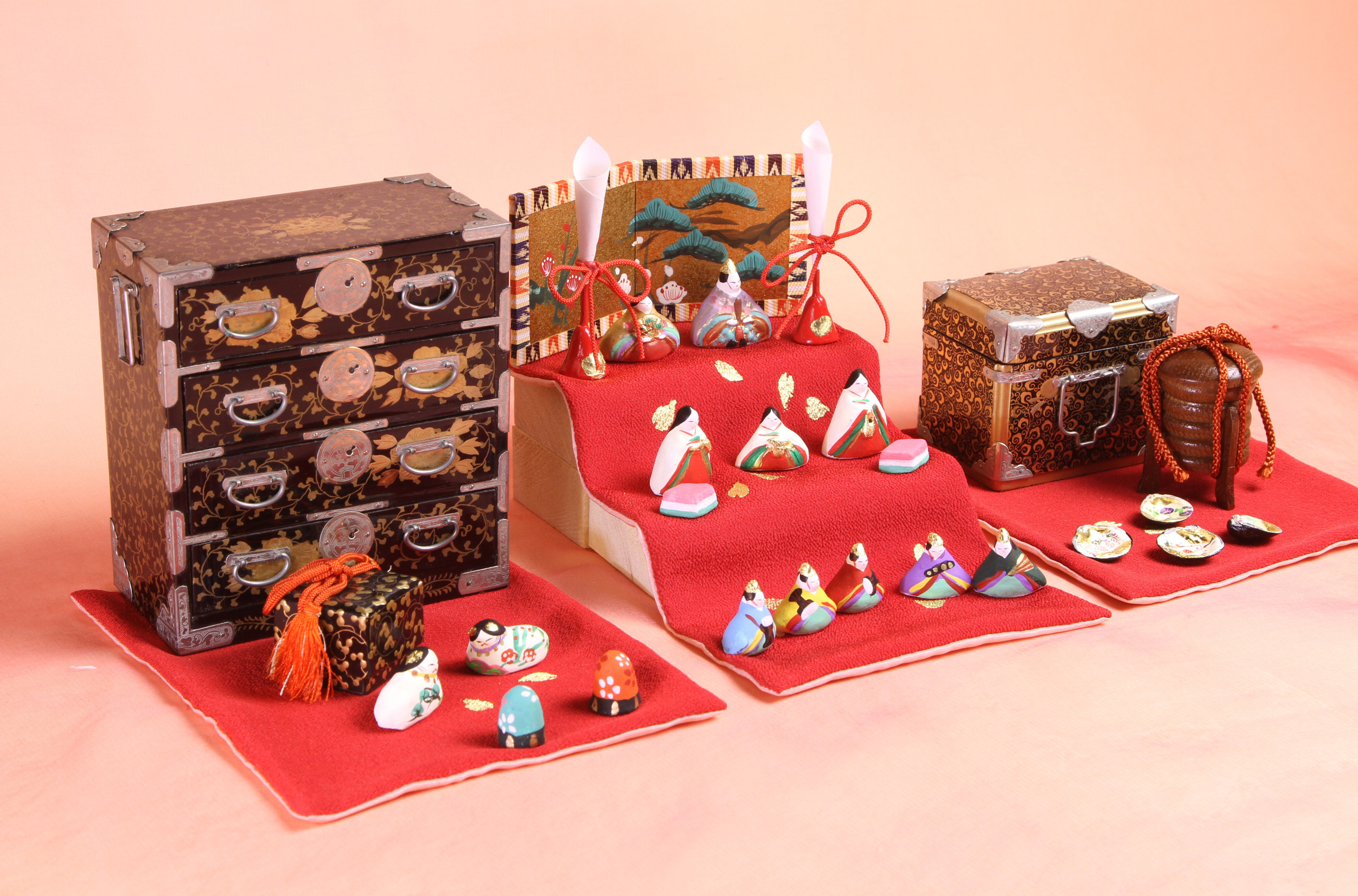 アンティーク雛道具と小さいな雛人形