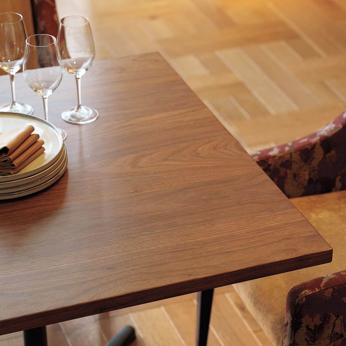 TB3052-3059 ウォールナット突板天板 木縁エッジ｜クレスのテーブル