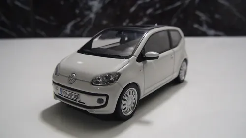 Volkswagen white up! ミニカー 1:43 VW up! 1/43 ミニカー 白