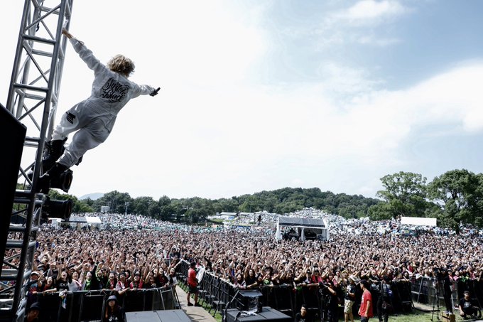 HYDE]スイッチブレードが完全限定生産！HYDEが着るジャンプスーツの