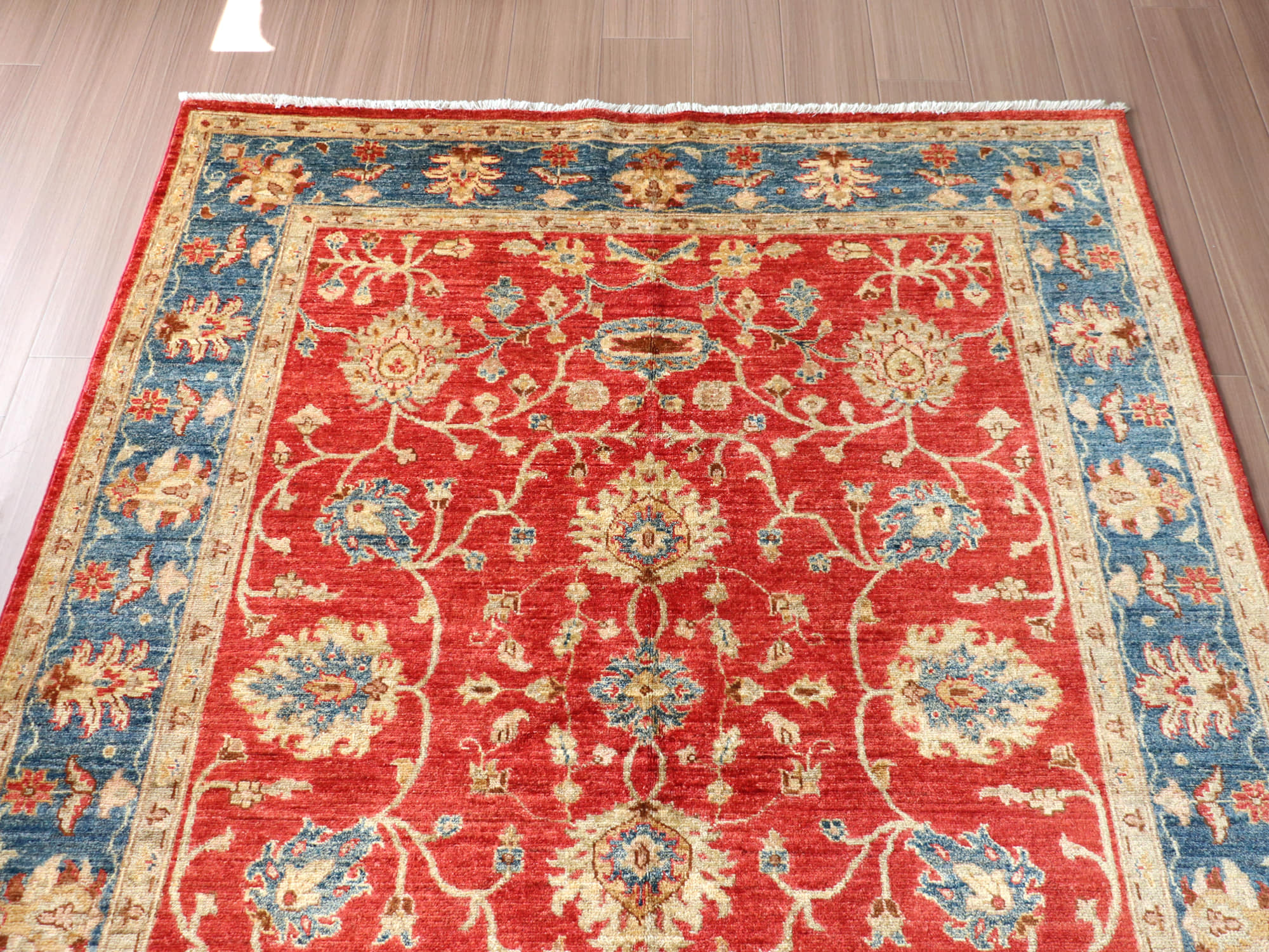 トルコ絨毯 宮廷を飾った16世紀のウシャクじゅうたんデザイン194