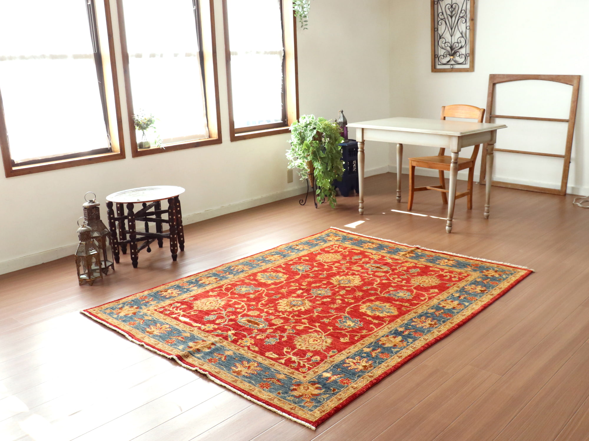 トルコ絨毯 宮廷を飾った16世紀のウシャクじゅうたんデザイン194