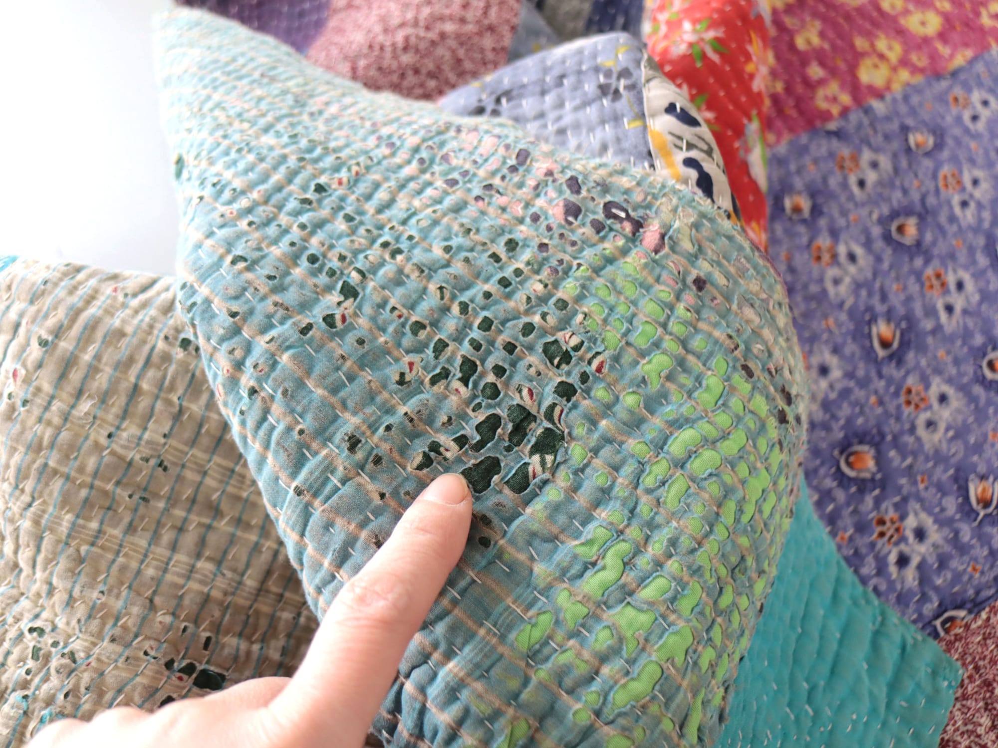 カンタ刺繍 ラリーキルト インドの古布210×152cm パープル系のパッチ