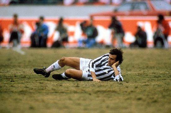 この Pinterest ボードで 28 件の「Michel Platini」や「プラティニ