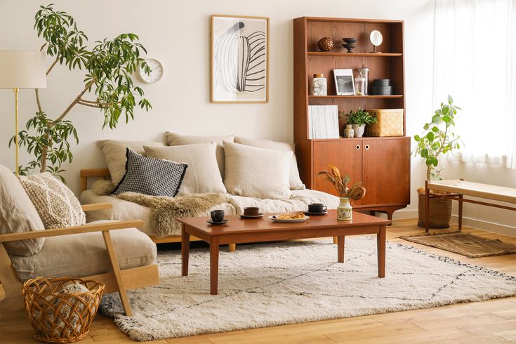 ヴィンテージレッドの家具がアクセントの上質なリビング｜Re:CENO