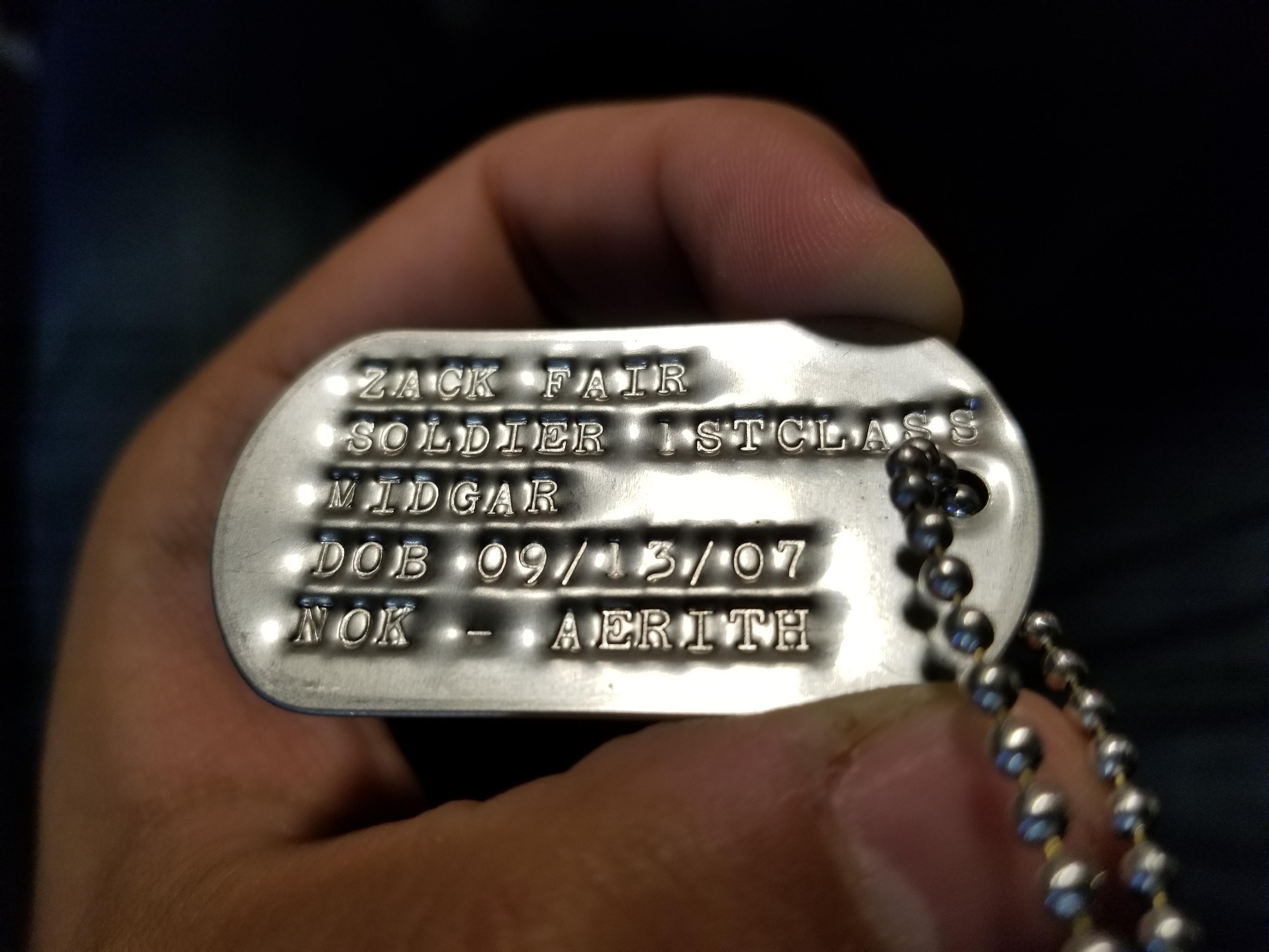 お気に入りのFF7のキャラクターを記念して、本物のWW2ドッグタグプレス