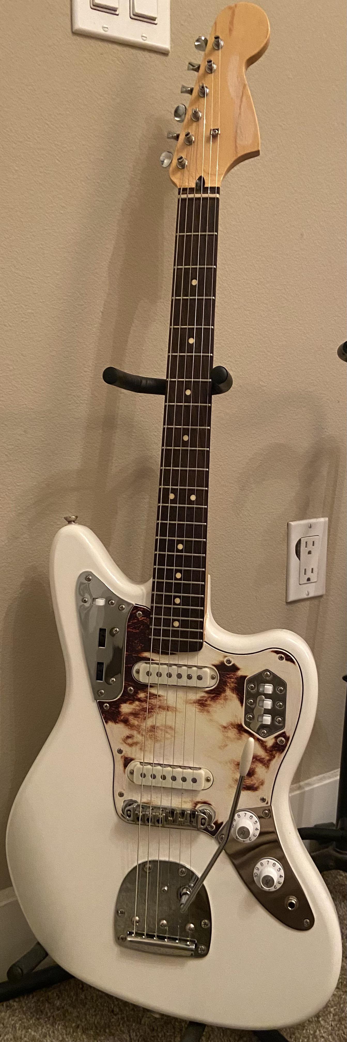 NGD Squier Vintage Modified Jaguar Olympic White : r/offset