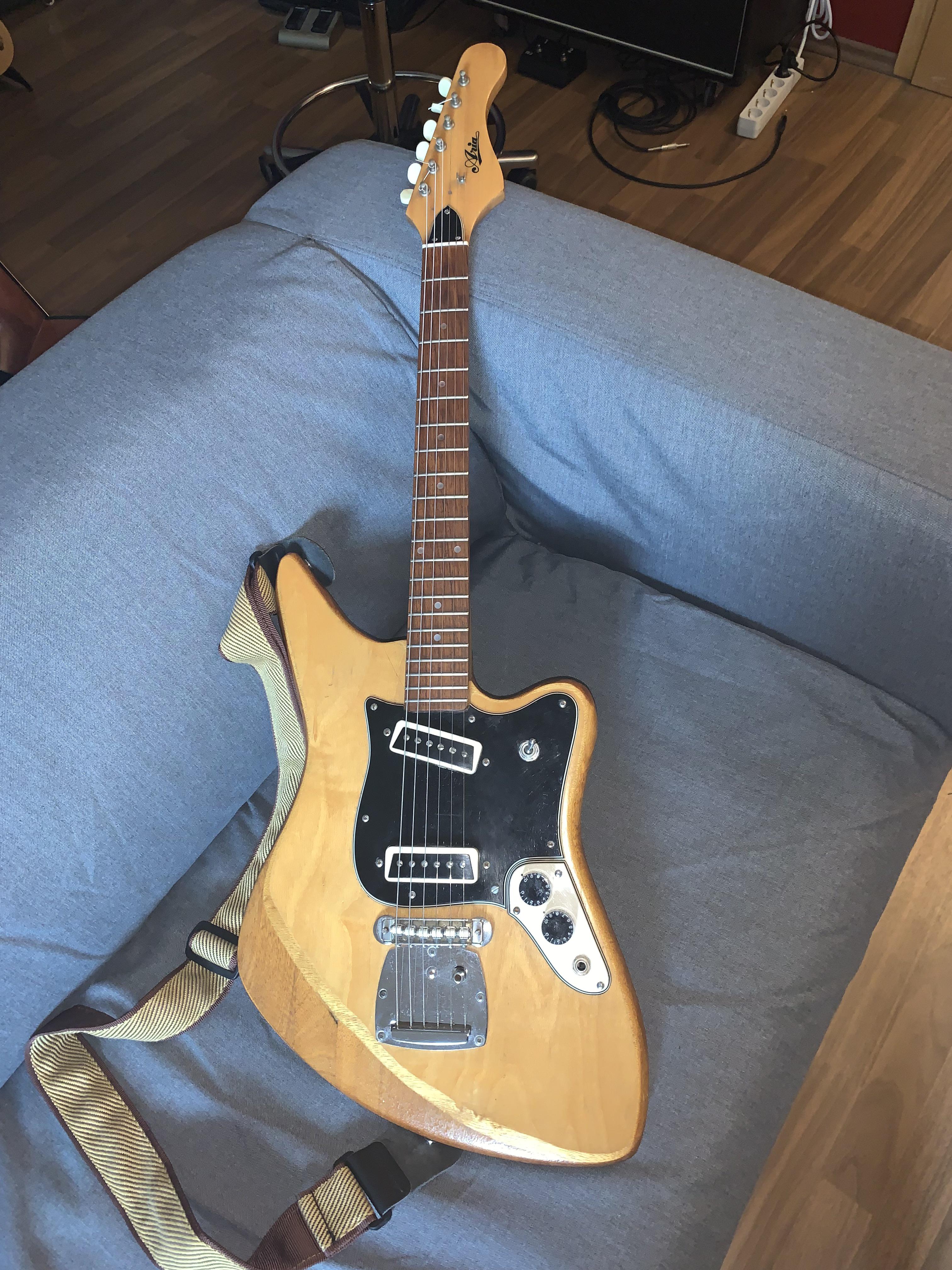 僕のアリア1532T。60年代後半から70年代初頭。 : r/guitarporn