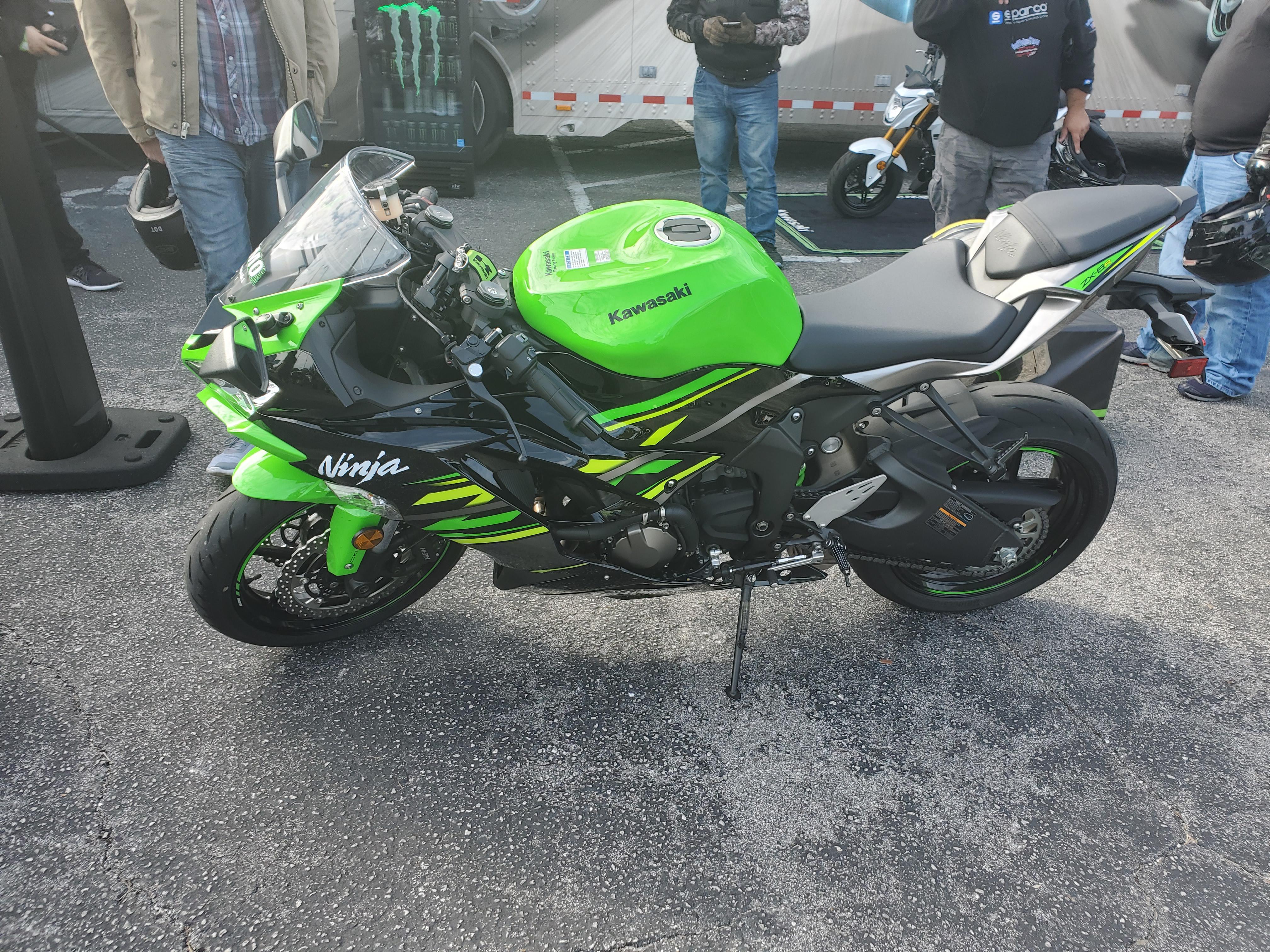 カワサキzx-6rのデモに乗ることになったんだけど、クラッチなしで