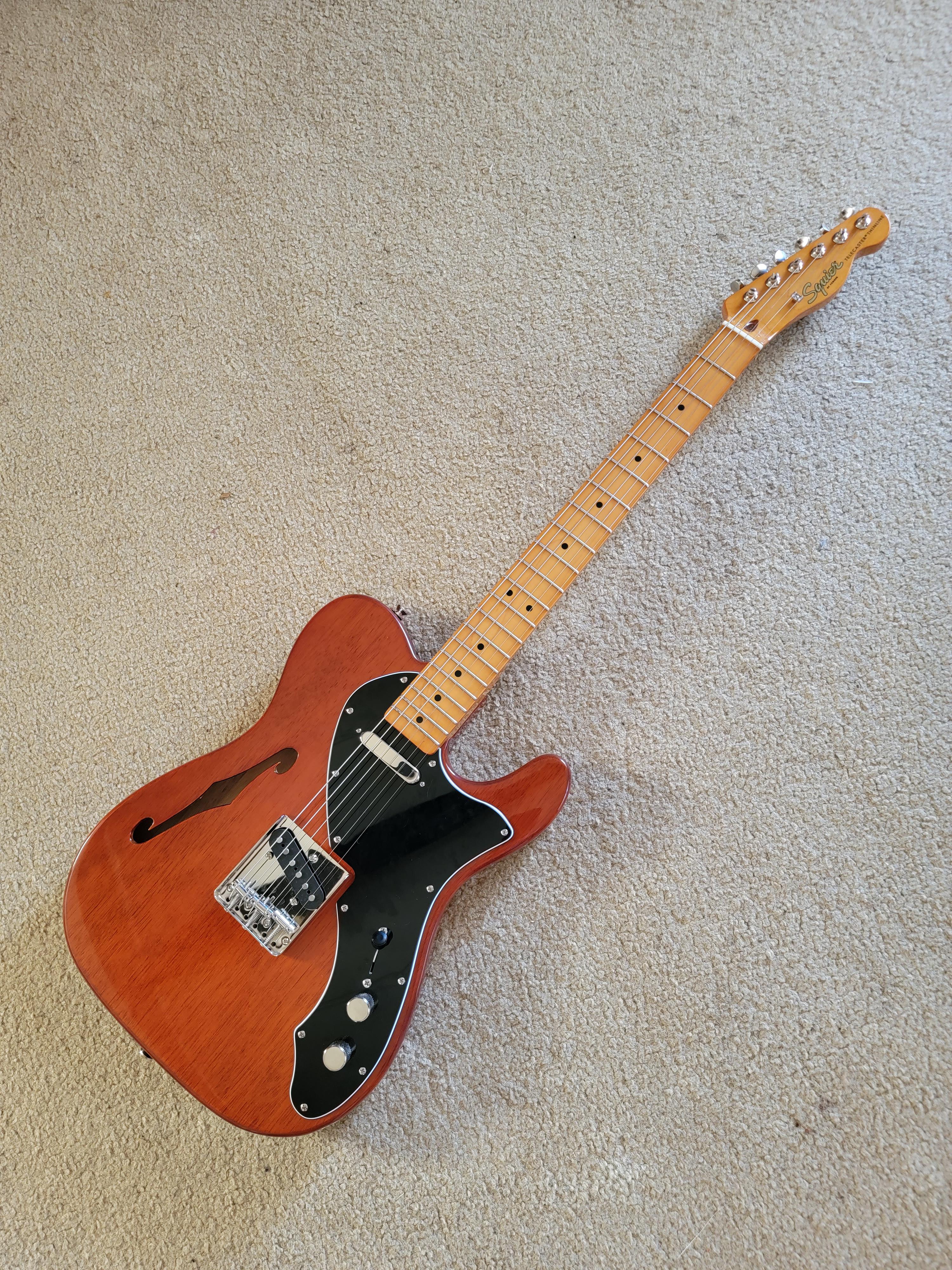 Squier CV 60sテレキャスターのピックガードを白から黒に交換したんだ