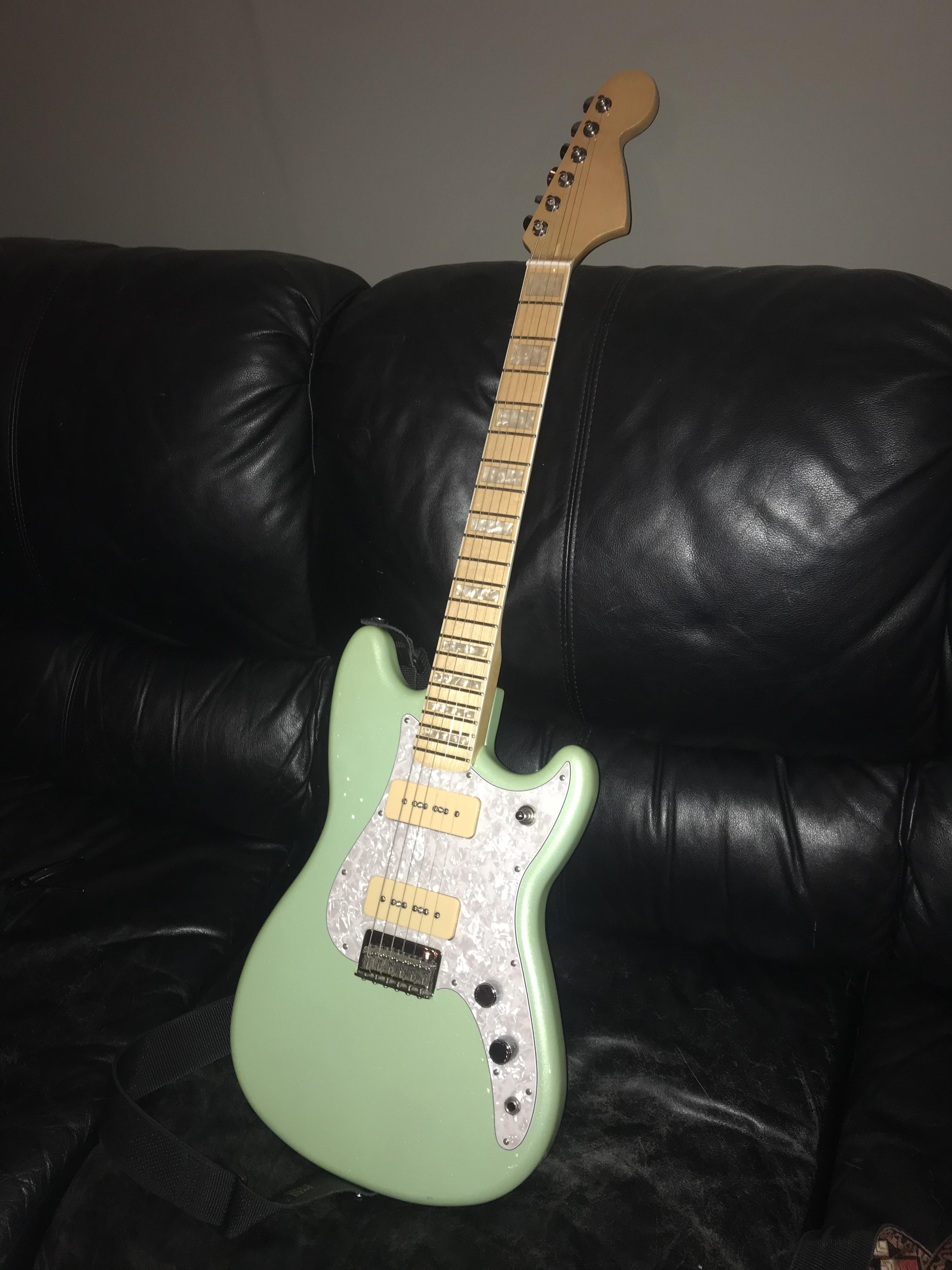 フェンダー デュオソニック (めっちゃ改造済み) : r/offset