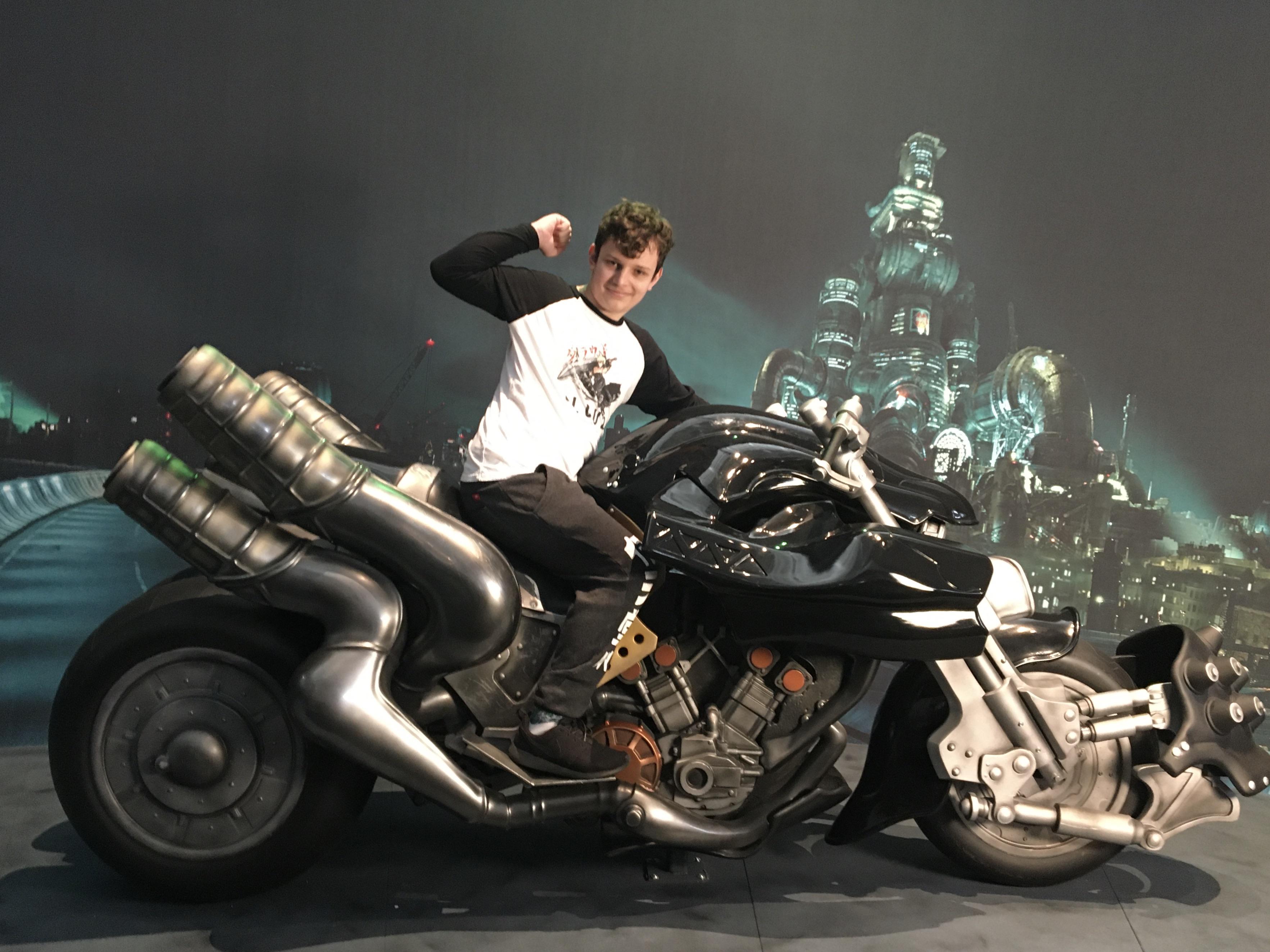 ほとんどの人にはどうでもいいことかもしれないけど、FF7でクラウドが