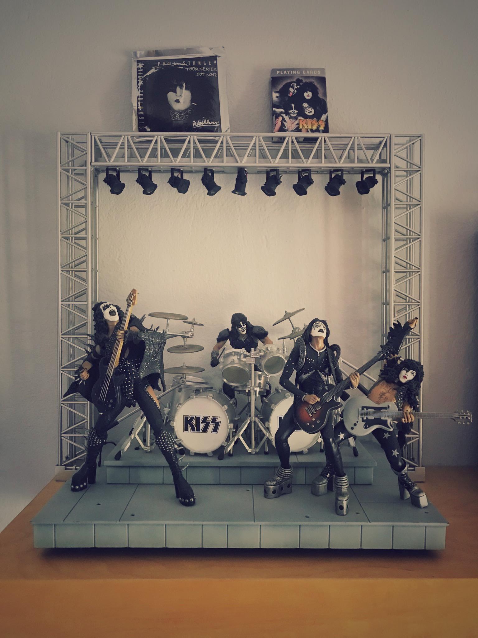 素敵な日曜を、レディターの皆さん!!! Kiss Alive ボックスセット。今