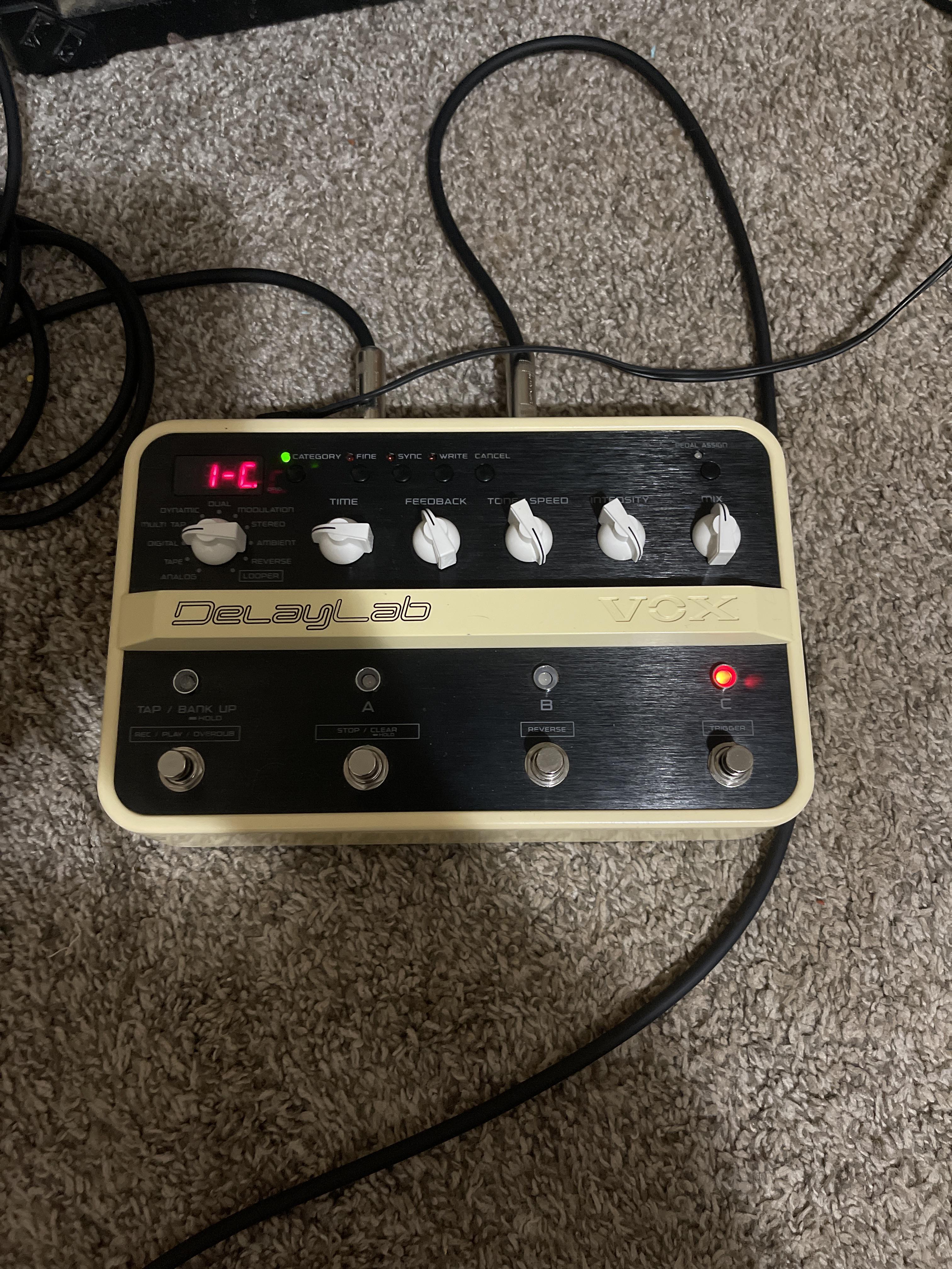 忘れ去られたけど、マジでヤバいVox Delay Lab。 : r/guitarpedals
