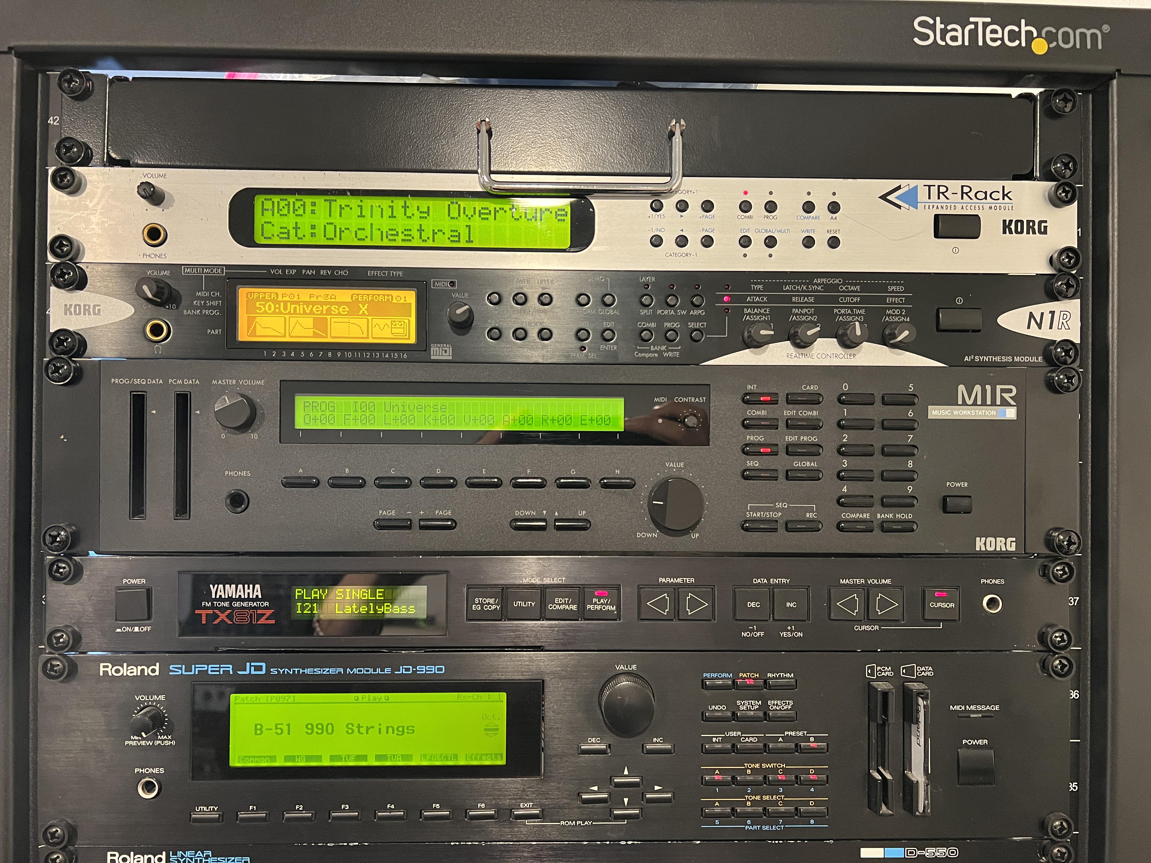 Korg TR Rack、ラックに入ってる。 : r/synthesizers