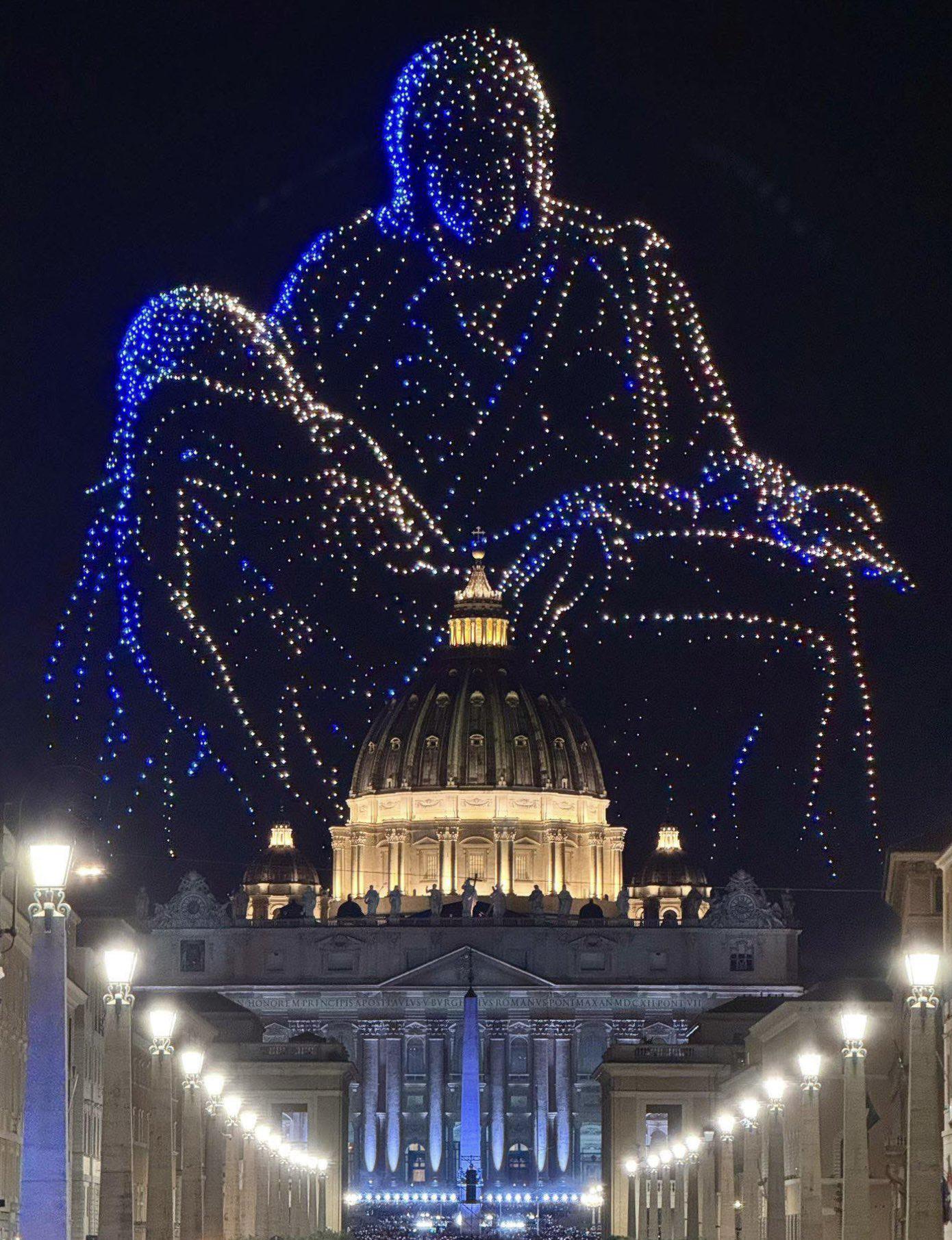 昨夜、バチカンのサン・ピエトロ大聖堂で、ミケランジェロのピエタが