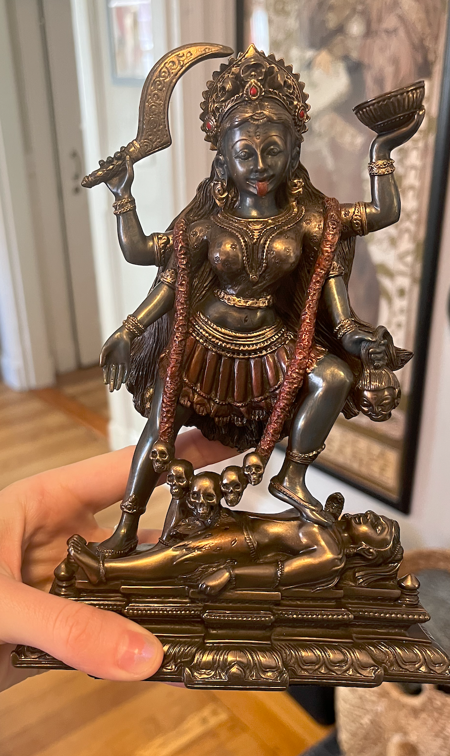 擁有迦梨女神雕像算是一種文化挪用嗎？我收到了這尊迦梨女神雕像。我問