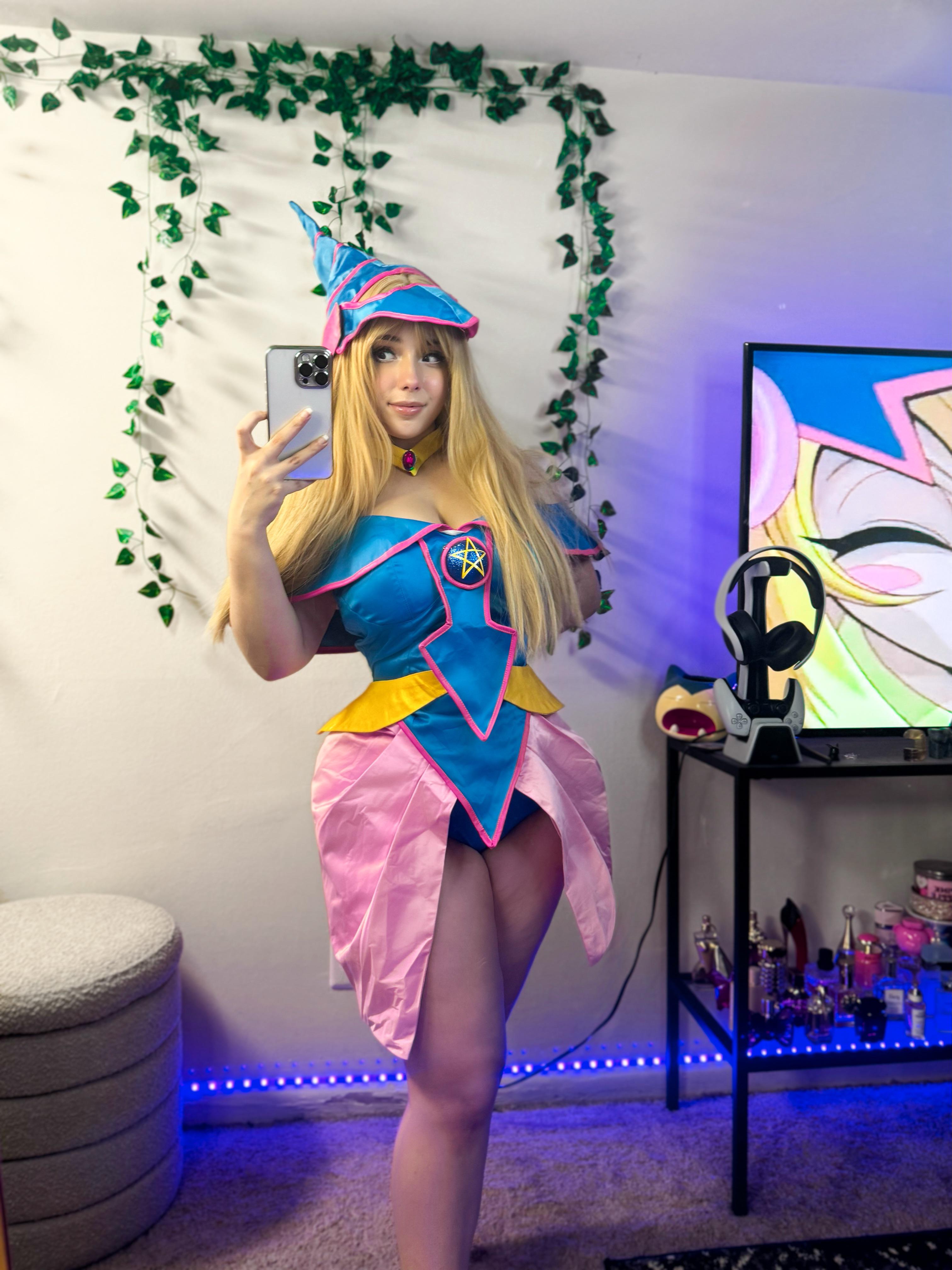 私のブラック・マジシャン・ガール のコスプレ :3 : r/yugioh