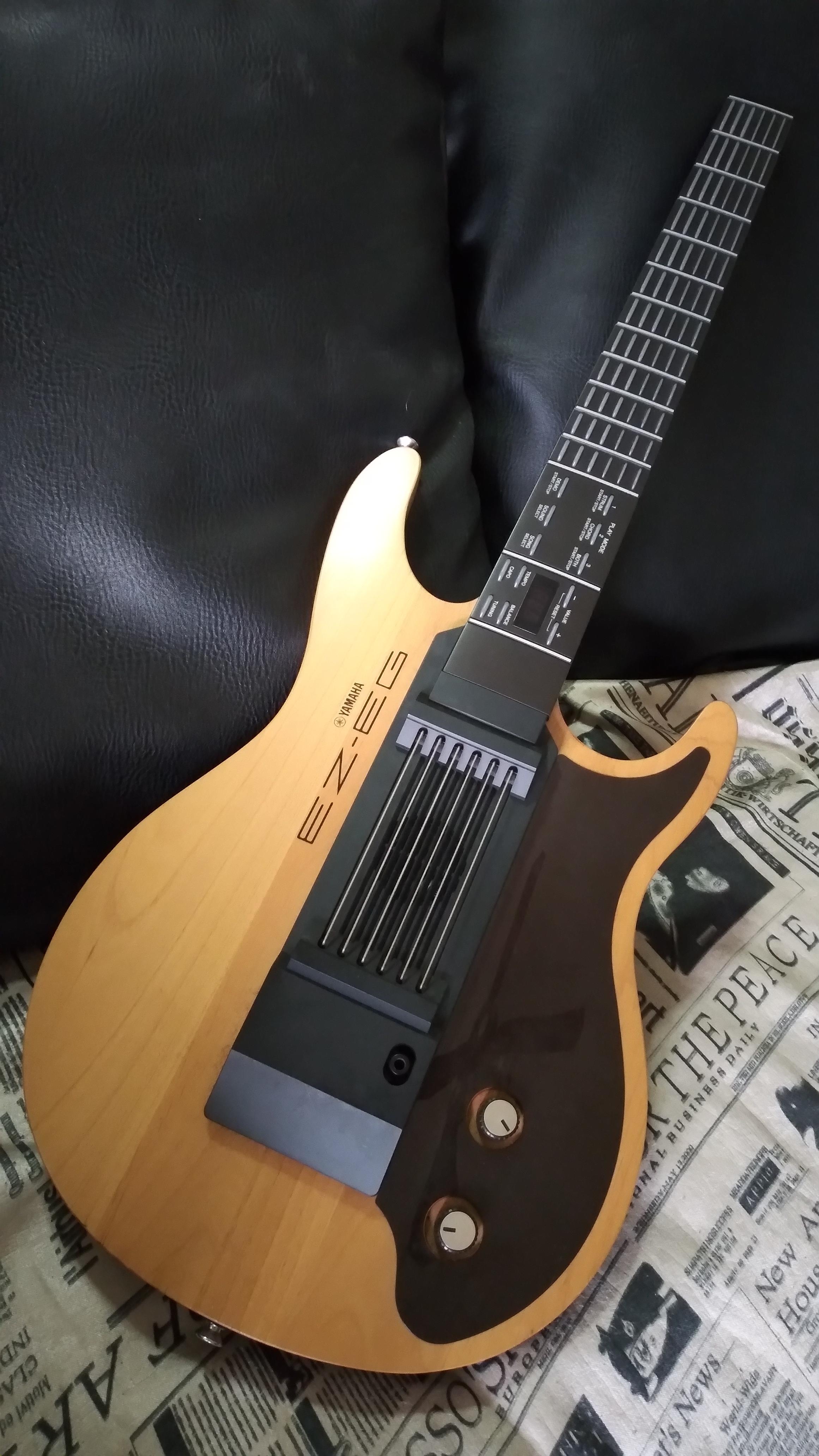 SFっぽいギター。ヤマハEZ-EG。 : r/guitarporn