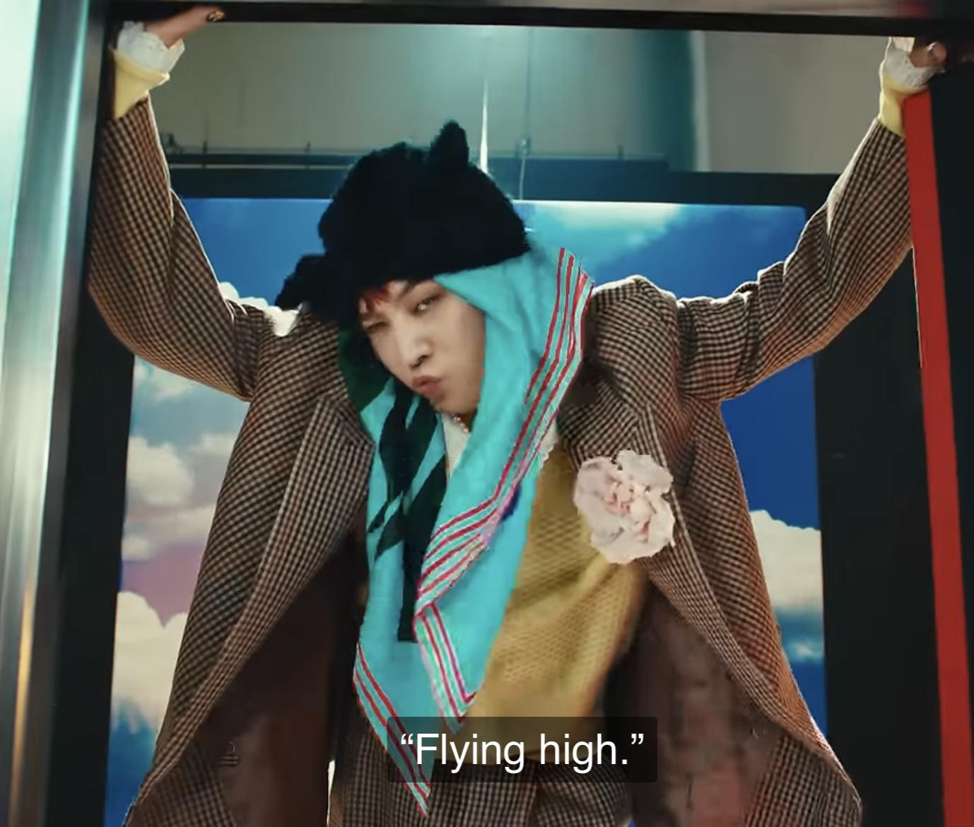 Anyone recognize the scarf GD wears in the Power MV? : r/bigbang
